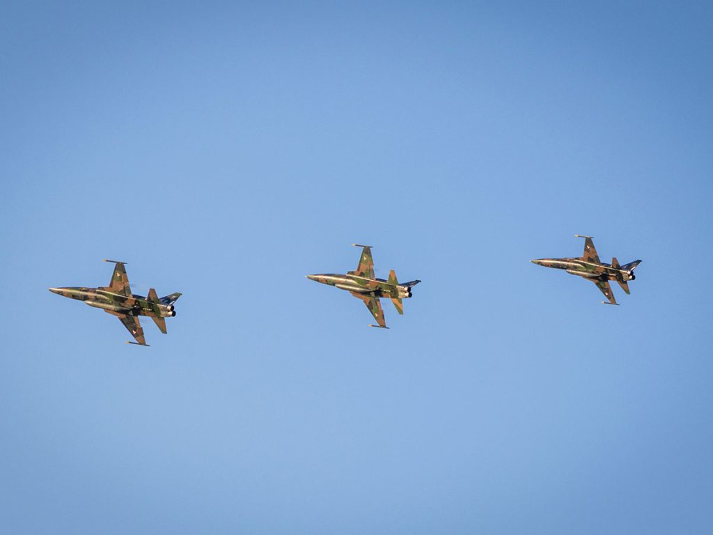Aviones de la Fuerza Aérea Mexicana sobrevolando el Aeropuerto de Tulum durante la Tulum 100