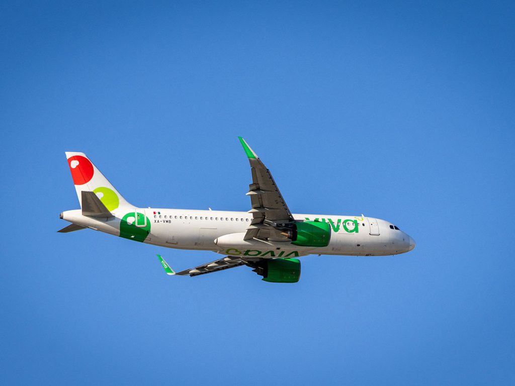 Airbus A320 de Viva Aerobús, línea oficial de la Tulum 100, NASCAR México 2026